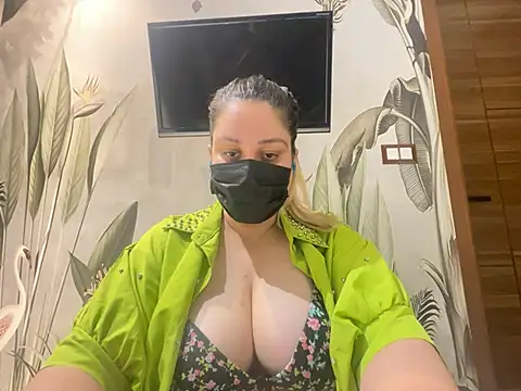 kavyasingh36 online show from May 14, 3:31 pm