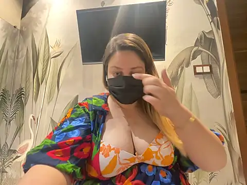kavyasingh36 online show from April 20, 3:35 pm
