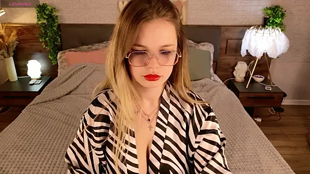 KimEvanss online show from May 2, 5:23 am