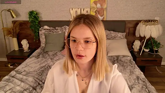 KimEvanss online show from May 14, 5:26 am
