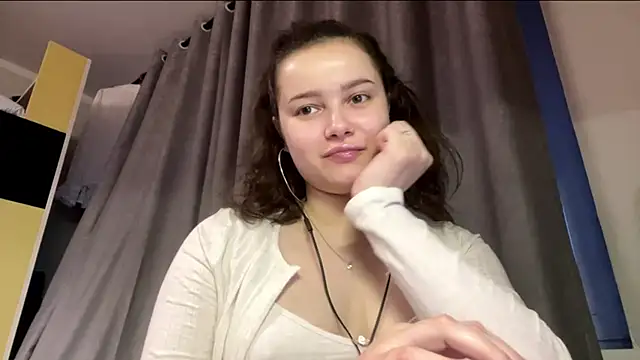 LonnaVandal online show from April 16, 5:47 pm