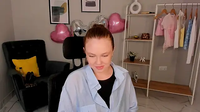 Kira Lemos online show from June 9, 11:55 am