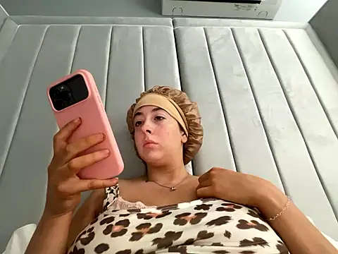 Snapshot of BrunetteBarbieXx_ chatting on June 12, 9:07 am BrunetteBarbieXx online show from June 12, 9:07 am