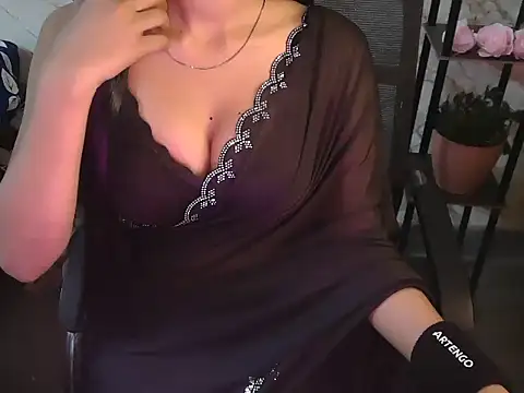 shreya    online show from April 17, 6:16 am