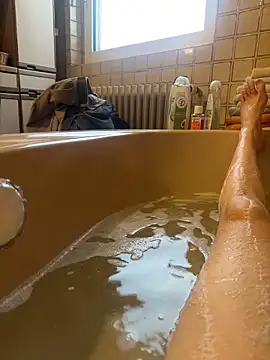 Jdlely online show from April 12, 5:49 pm