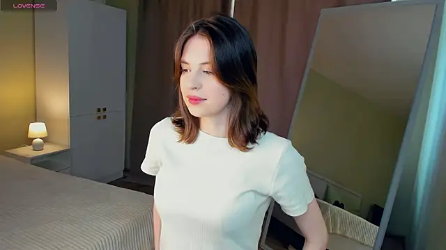 TessSydnor online show from April 14, 5:12 am