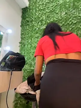 MELIZ QUEEN online show from May 6, 11:36 am