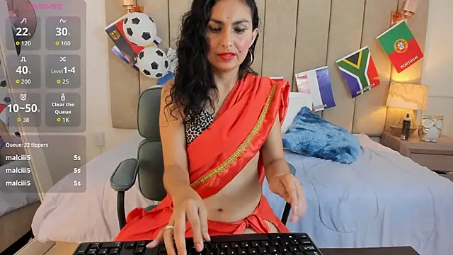 Snapshot of shaliny_ chatting on July 3, 12:39 am shaliny online show from July 3, 12:39 am