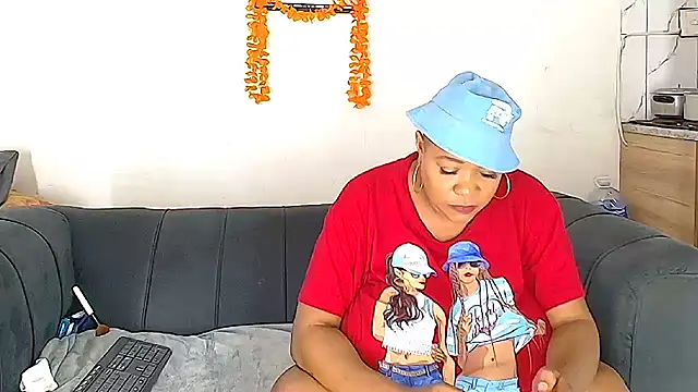 BUSTYQUEEN56  online show from April 18, 11:01 am