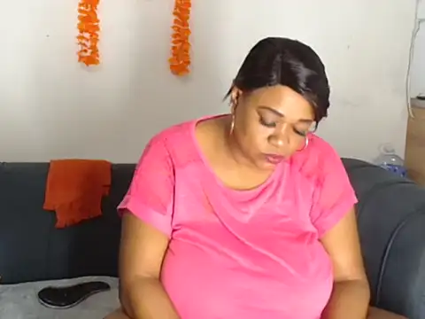 BUSTYQUEEN56  online show from April 13, 9:46 am