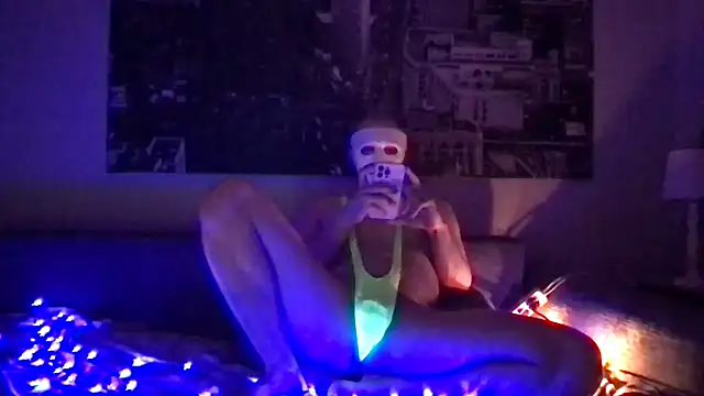 Snapshot of lucky_alfie_hng chatting on April 11, 8:23 pm lucky alfie hng online show from April 11, 8:23 pm