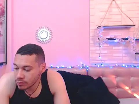 Aronandmoli69 online show from April 14, 11:59 am