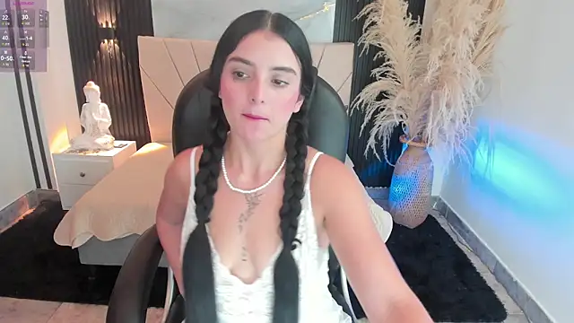 DOMINIKA LOVY online show from May 28, 6:58 pm