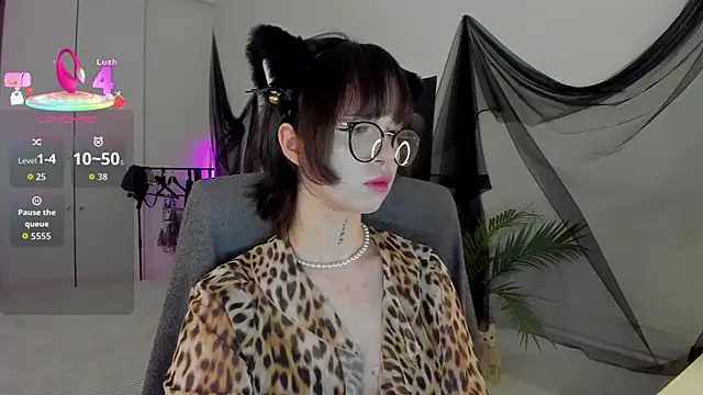 Snapshot of RisoSweet chatting on May 23, 8:52 pm RisoSweet online show from May 23, 8:52 pm