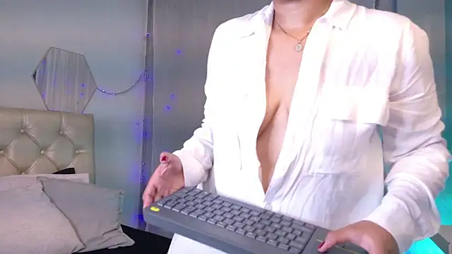 Snapshot of Silvana_lorc chatting on June 6, 7:19 pm Silvana lorc online show from June 6, 7:19 pm