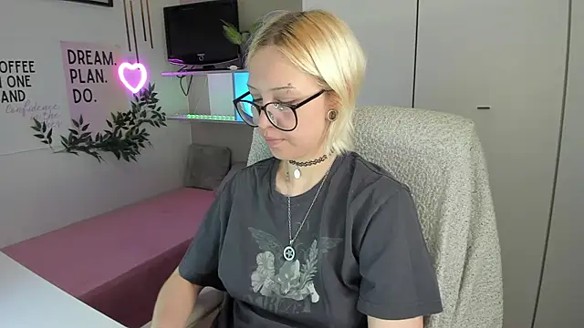 Neko Sora online show from May 19, 1:56 am