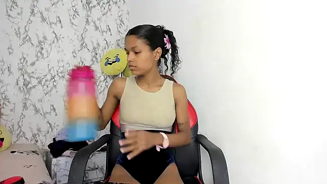 Snapshot of suriFoster chatting on July 16, 6:16 pm suriFoster online show from July 16, 6:16 pm