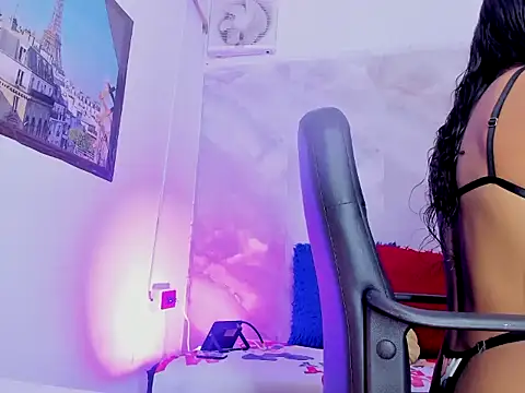 suriFoster online show from April 13, 1:37 pm