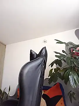 lyzyreth online show from April 14, 4:01 pm