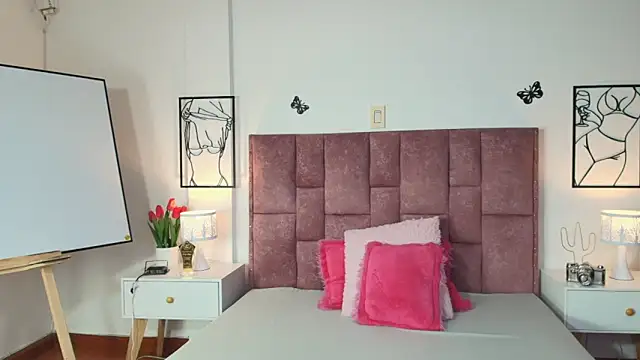 SophiaConor1 online show from April 17, 7:28 pm