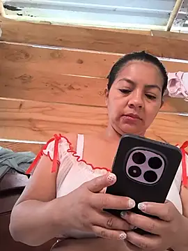 Snapshot of Tamaraxxx_hot chatting on June 21, 12:44 pm Tamaraxxx hot online show from June 21, 12:44 pm