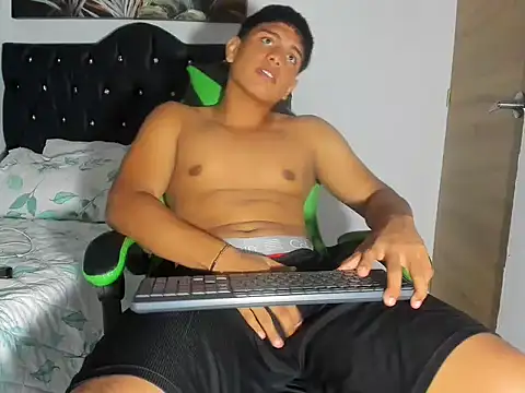 magnust miller  online show from April 14, 1:43 am