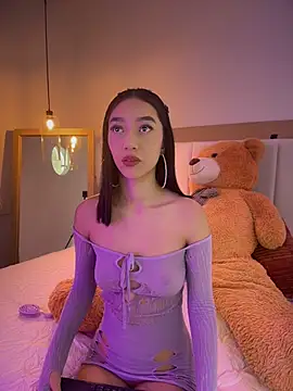 Iam Milly  online show from April 15, 8:31 pm