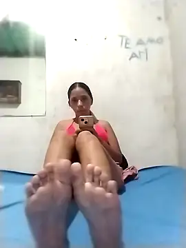 YuliBrayan online show from April 13, 3:32 am