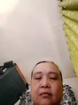 Snapshot of jeanyummytits chatting on June 10, 12:45 am jeanyummytits online show from June 10, 12:45 am