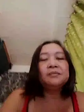 Snapshot of jeanyummytits chatting on June 17, 12:43 am jeanyummytits online show from June 17, 12:43 am