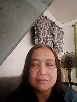 Snapshot of jeanyummytits chatting on May 3, 11:30 pm jeanyummytits online show from May 3, 11:30 pm