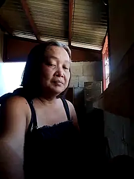 Snapshot of jeanyummytits chatting on May 15, 4:10 am jeanyummytits online show from May 15, 4:10 am