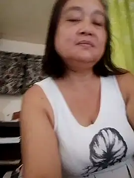 Snapshot of jeanyummytits chatting on June 19, 12:05 am jeanyummytits online show from June 19, 12:05 am