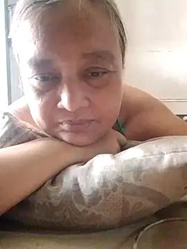 Snapshot of jeanyummytits chatting on June 6, 3:45 am jeanyummytits online show from June 6, 3:45 am
