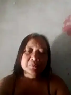 Snapshot of jeanyummytits chatting on May 17, 11:27 pm jeanyummytits online show from May 17, 11:27 pm