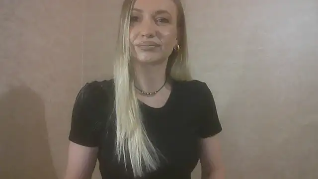 Snapshot of NoirEnigma chatting on April 21, 8:59 pm NoirEnigma online show from April 21, 8:59 pm