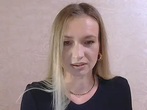 Snapshot of NoirEnigma chatting on July 18, 10:51 pm NoirEnigma online show from July 18, 10:51 pm