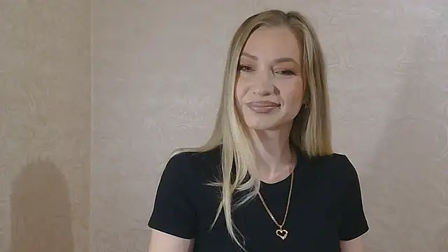 Snapshot of NoirEnigma chatting on April 30, 10:58 pm NoirEnigma online show from April 30, 10:58 pm