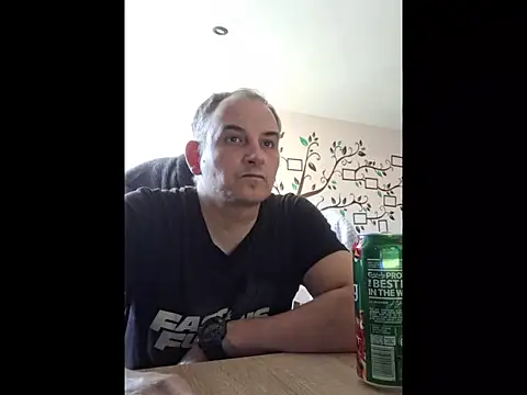 Snapshot of Piotr481 chatting on April 25, 3:31 pm Piotr481 online show from April 25, 3:31 pm