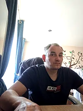 Snapshot of Piotr481 chatting on April 22, 2:46 pm Piotr481 online show from April 22, 2:46 pm