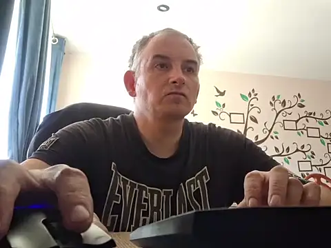Snapshot of Piotr481 chatting on May 2, 10:53 am Piotr481 online show from May 2, 10:53 am