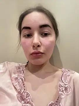 Doris2222 online show from April 12, 7:17 pm