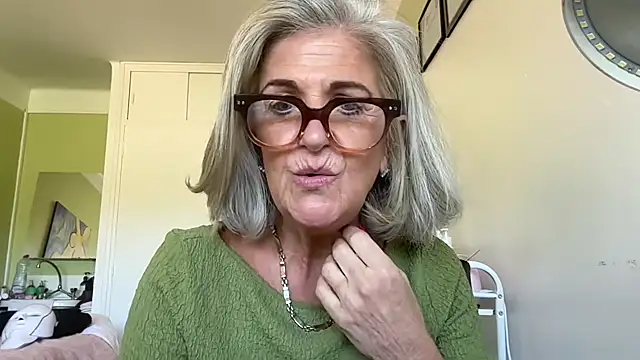 NaughtyMonicaUK online show from May 11, 12:28 pm