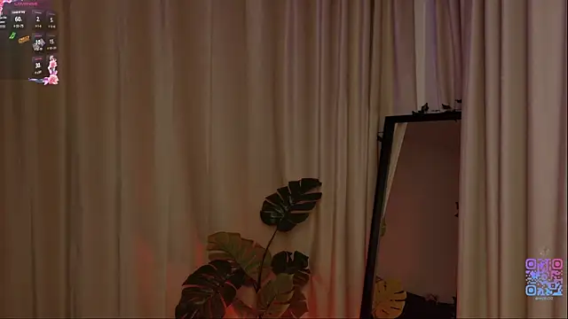 HazelHayesss online show from May 15, 3:32 pm