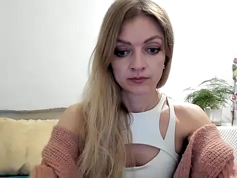 Snapshot of Severina7 chatting on June 5, 7:52 pm Severina7 online show from June 5, 7:52 pm