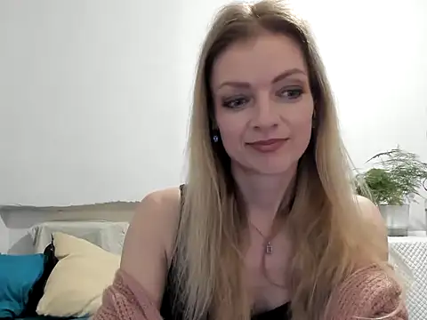 Snapshot of Severina7 chatting on June 9, 8:32 pm Severina7 online show from June 9, 8:32 pm
