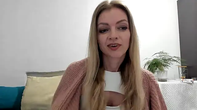 Snapshot of Severina7 chatting on June 15, 6:29 pm Severina7 online show from June 15, 6:29 pm