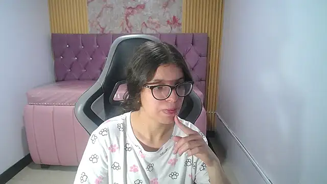 Kailee ch online show from April 16, 1:45 pm