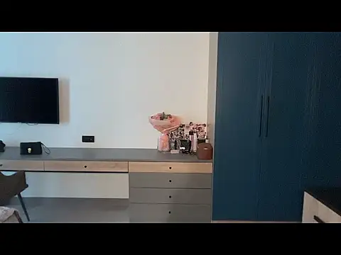 AliceStruble online show from April 24, 11:45 am