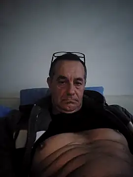 loulouferrari online show from April 18, 7:18 pm
